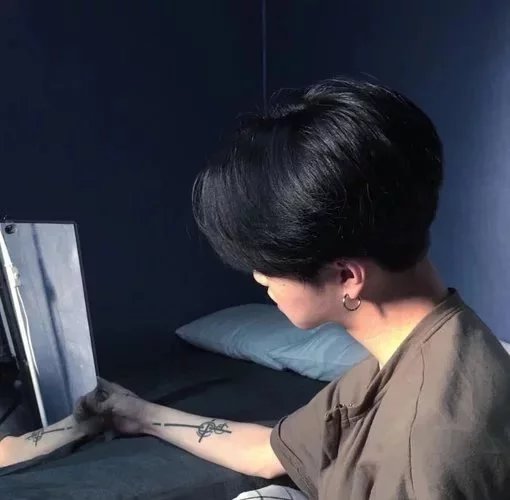 孔荔梦毓