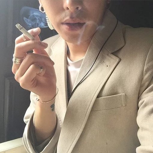 鲁燕萱壮